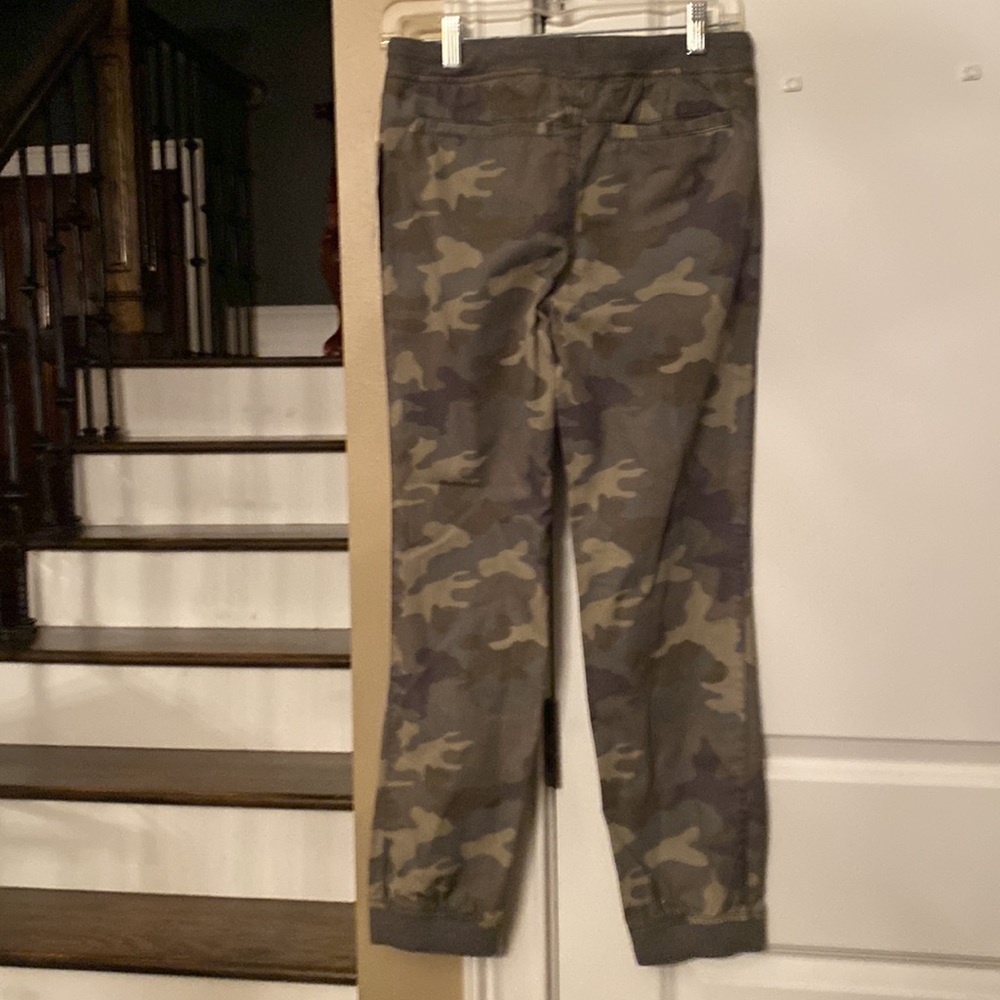 NWT Cart & Jack cotton camo jogger.  Size large 12/14. - Picture 8 of 11